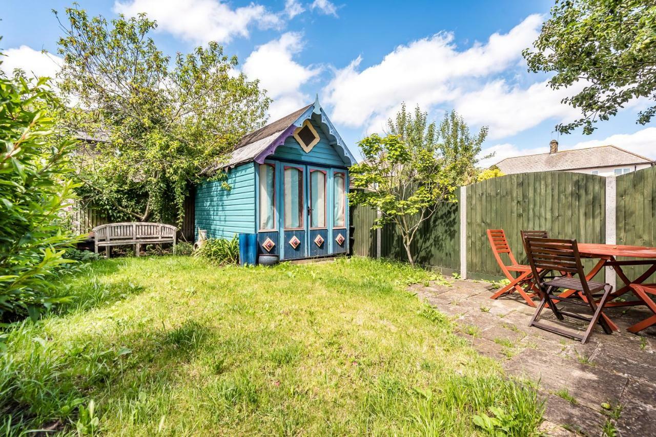 Lovely Three Bedroomed House, Parking 2 Cars Londra Esterno foto
